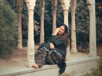 घटस्फोटाची चर्चा असतानाच प्रसिद्ध अभिनेत्री रुग्णालयात दाखल, चाहत्यांना चिंता घटस्फोटाची चर्चा असतानाच प्रसिद्ध अभिनेत्री रुग्णालयात दाखल, चाहत्यांना चिंता