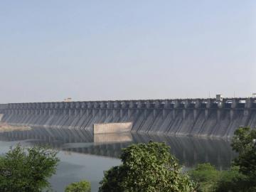 पावसाची उघडीप, राज्यातील धरण पाणलोटात आज काय स्थिती? - Marathi News | In the absence of rain, new inflows stopped in the dam catchment | Latest News at Lokmat.com
