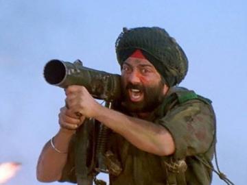 'बॉर्डर' आणि 'बॉर्डर २' सिनेमांचा काही संबंध नाही? नेटकऱ्यांनी टीझरमधून पकडली 'ही' मोठी गोष्ट