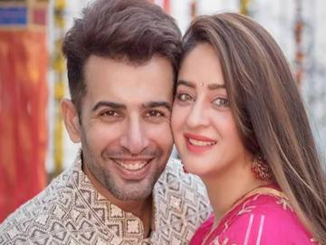 १४ वर्षांच्या संसारानंतर आयुष्यात वादळ! लोकप्रिय टीव्ही कपल जय भानुशाली-माही विज झाले विभक्त १४ वर्षांच्या संसारानंतर आयुष्यात वादळ! लोकप्रिय टीव्ही कपल जय भानुशाली-माही विज झाले विभक्त