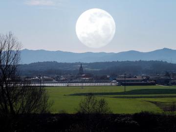 किकुलॉजी : 'चांद्रयान ३' मोहीम, बदलणारे हवामान आणि चंद्रावरच्या शेतीची गरज - Marathi News | How future moon farming is important revels Kirankumar Johare in Kikulogy | Latest News at Lokmat.com
