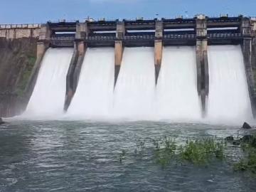 आज कोणत्या धरणातून किती झाला विसर्ग? - Marathi News | How much was discharged from which dam today? | Latest News at Lokmat.com