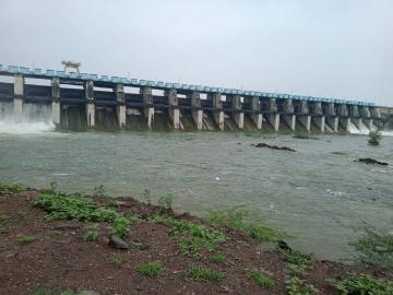 निम्न दुधना तळाला, ८० हून अधिक गावांवर जलसंकट ! - Marathi News | Lower Dudhana'tala, water crisis on more than 80 villages! | Latest News at Lokmat.com