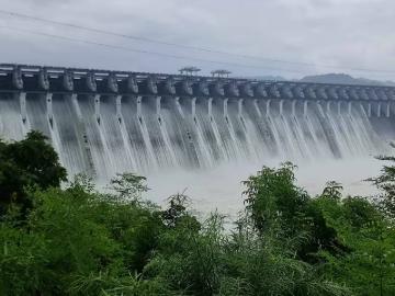 धरणातील पाणीसाठ्यात वाढली आवक, किती झाला विसर्ग? - Marathi News | Inflow into the water reservoir in the dam, how much was discharged? | Latest News at Lokmat.com
