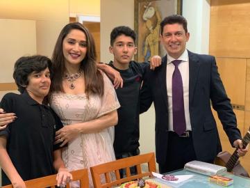 माधुरी दीक्षितची मुलं काय करतात? दोघांना सिनेमात नाही रस; म्हणाली, "त्यांना ही सर्कस.."