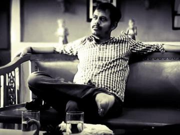 हृदयविकाराच्या झटक्याने प्रसिद्ध मराठी अभिनेता-दिग्दर्शकाचं निधन; ४२ व्या वर्षी घेतला अखेरचा श्वास हृदयविकाराच्या झटक्याने प्रसिद्ध मराठी अभिनेता-दिग्दर्शकाचं निधन; ४२ व्या वर्षी घेतला अखेरचा श्वास