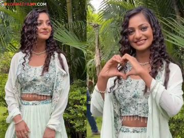 सुंदर डोळे अन् कुरळे केस, अभिनेत्रींसारखी पोझ देताना दिसली मोनालिसा, लवकरच करणार सिनेमात एन्ट्री सुंदर डोळे अन् कुरळे केस, अभिनेत्रींसारखी पोझ देताना दिसली मोनालिसा, लवकरच करणार सिनेमात एन्ट्री