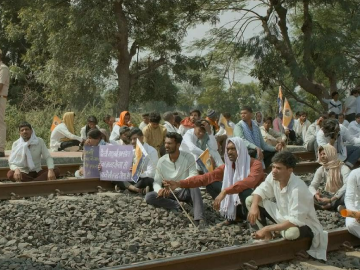 'या' सीरिजनं जिंकलेत तब्बल ६६ पुरस्कार, IMDb रेटिंग आहे ९, तुम्ही पाहिली का? 'या' सीरिजनं जिंकलेत तब्बल ६६ पुरस्कार, IMDb रेटिंग आहे ९, तुम्ही पाहिली का?