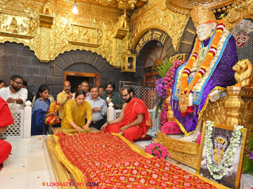 अभिनेत्री ज्योतिकाने गाठलं शिर्डी, साईबाबांच्या चरणी झाली नतमस्तक अभिनेत्री ज्योतिकाने गाठलं शिर्डी, साईबाबांच्या चरणी झाली नतमस्तक