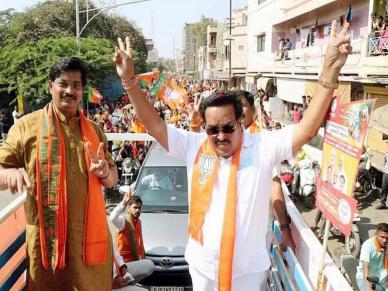 गुजरातमधील नवसारी मतदारसंघात मराठीचाच 'आवाssज', मताधिक्य पाहून व्हाल अवाक् गुजरातमधील नवसारी मतदारसंघात मराठीचाच 'आवाssज', मताधिक्य पाहून व्हाल अवाक्