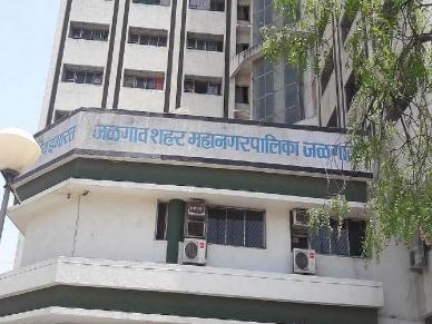 उमेदवारीच्या प्रतीक्षेत कार्यकर्त्यांचा जीव टांगणीला; बंडखोरीचे सावट कायम, 'मविआ'त बिघाडी, महायुतीत धाकधूक