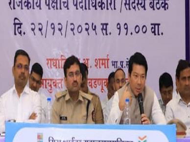 राजकीय पक्ष, पदाधिकाऱ्यांच्या बैठकीत आयुक्त व निवडणूक अधिकारी निरुत्तर झाल्याने उपस्थित संतप्त