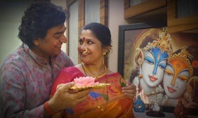 Renuka Shahane Opens About Her Divorce From First Husband, Falling For ...