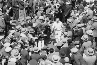 पाच कसोटी सामन्यांच्या मालिकेत सर्वाधिक सरासरी - Marathi News | पाच कसोटी सामन्यांच्या मालिकेत सर्वाधिक सरासरी | Latest cricket Photos at Lokmat.com