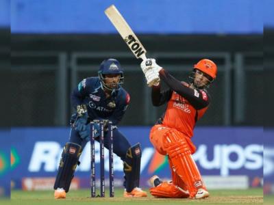 Hardik Pandya IPL 2022 SRH vs GT Live Updates : गोलंदाजांची धुलाई होत असतानाही हार्दिक पांड्या बघत राहिला; अभिषेक शर्मा व एडन मार्करामने इंगा दाखवला