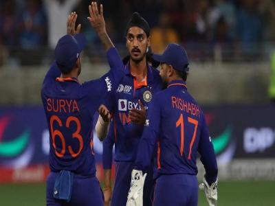 IND vs PAK: "अर्शदीपवर टीका करणारे खेळाचा अपमान करत आहेत", भारताच्या माजी खेळाडूने DP बदलून केले समर्थन