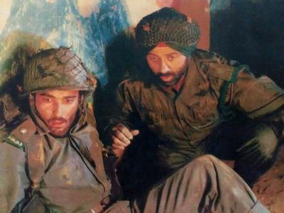 बॉलिवूडचे चर्चेतले चेहरे अक्षय खन्ना-सनी देओल २९ वर्षांनंतर एकत्र दिसणार? 'या' सिनेमाची चर्चा