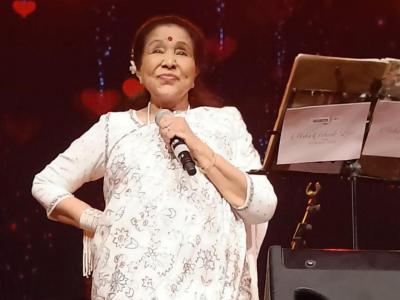 Asha Bhosale Songs: आशा भोसलेंची 'ही' गाणी प्रचंड गाजली! आजही ऐकली की चेहऱ्यावर हसू अन् डोळ्यांत पाणी येतं