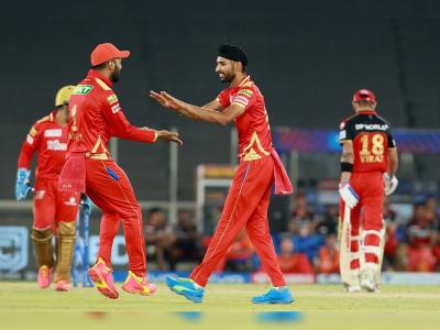 IPL 2021: महज 7 गेंदों में विराट, डिविलियर्स और मैक्सवेल को किया आउट, जानें आईपीएल से रातोंरात 'हीरो' बने हरप्रीत बरार के बारे में... - Hindi News | IPL 2021 : A fantastic spell of bowling from Harpreet Brar 4-1-19-3, Know all about his cricking journery | Latest cricket Photos at Lokmatnews.in IPL 2021: महज 7 गेंदों में विराट, डिविलियर्स और मैक्सवेल को किया आउट, जानें आईपीएल से रातोंरात 'हीरो' बने हरप्रीत बरार के बारे में... - Hindi News | IPL 2021 : A fantastic spell of bowling from Harpreet Brar 4-1-19-3, Know all about his cricking journery | Latest cricket Photos at Lokmatnews.in