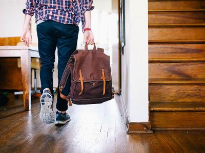 गर्लफ्रेंडसाठी केली 8 लाखांची चोरी, पोलिसांनाही इमोशनल करून गेली 'या' दोघांची 'लव्ह स्टोरी'