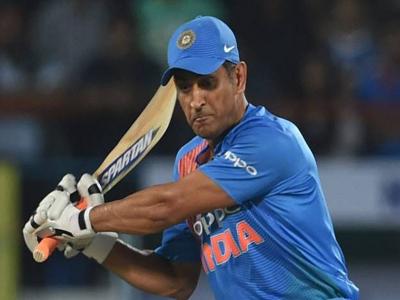 IND Vs WI 3rd One Day : धोनीने अफलातून झेल पकडत निवड समितीचे दात घातले घशात