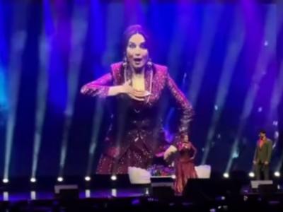 ठरलेल्या वेळेपेक्षा तीन तास उशीरा आली! माधुरी दीक्षितवर चाहते नाराज, म्हणाले- "आम्हाला पैसे परत द्या"