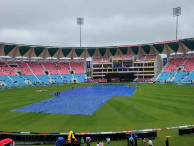 IND vs SA 1st ODI Live Updates : दोन तासांच्या खेळानंतर पाऊस थांबला अन् पहिली वन डे कधी सुरू होणार याचा टाईम ठरला