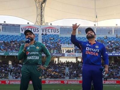 Ind Vs Pak: महामुकाबल्यात नाणेफेकीचा कौल भारताच्या बाजूने, प्रथम क्षेत्ररक्षणाचा निर्णय, असे आहेत दोन्ही संघ