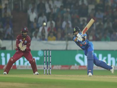 India vs West Indies : विराट कोहलीची लै भारी खेळी; टीम इंडियानं मोडला दहा वर्षांपूर्वीचा विक्रम  