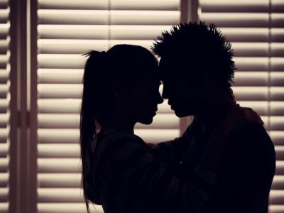 बापरे! पत्नीचे 14 जणांसोबत शारीरिक संबंध; पतीने पाठवली सर्वांना कायदेशीर नोटीस अन्...