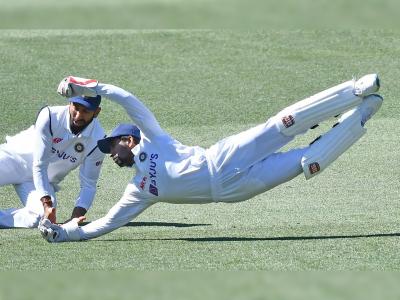 WTC Final 2021 IND vs NZ : रिषभ पंतची प्रकृती बिघडली, त्यानं ड्रेसिंग रुमच्या दिशेनं धाव घेतली; वृद्धीमान सहा करतोय किपिंग!