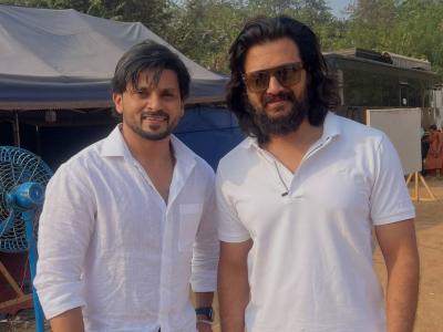 "हा फोटो घ्यायला २२ वर्ष लागली", रितेशसाठी 'सुख म्हणजे...' फेम अभिनेत्याची पोस्ट, म्हणाला- "मी पाचवीत होतो तेव्हा..."