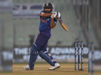 IND vs WI, 1st T20I Live Updates : 4, 6, 4, 6; रोहित शर्मासोबत पंगा महागात पडला, धुलाई विंडीज गोलंदाजाची अन् विक्रम मोडला बाबर आजम व विराट कोहलीचा