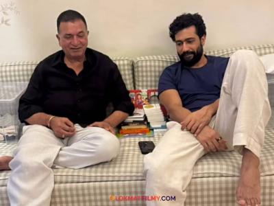 विकी कौशलच्या वाढदिवसाला वडिलांची भावुक पोस्ट; पण सोफ्यावरील 'त्या' गोष्टीने वेधलं चाहत्यांचं लक्ष!