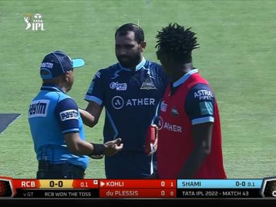 Mohammed Shami IPL 2022, GT vs RCB Live Updates : एक चेंडू टाकल्यानंतर मोहम्मद शमीने Measure Tape मागवली; अम्पायरला ही कृती नाही आवडली!