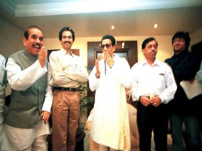 १९९९ च्या निवडणुकीनंतर शिवसेना-भाजपा युतीचं सरकार पडण्यामागे काय कारणं होती?