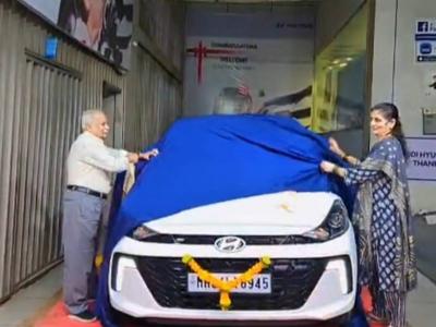 आई-बाबांसाठी खास गिफ्ट, मराठी अभिनेत्याने पालकांसाठी खरेदी केली नवीन गाडी! म्हणाला-" सुख म्हणजे काय..."