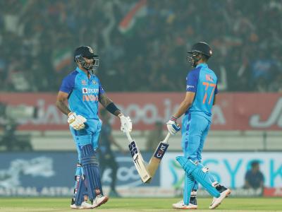 Suryakumar Yadav, IND vs SL 3rd T20: सूर्यकुमार, गिल, राहुलच्या तडाख्यापुढे श्रीलंकन गोलंदाज ठरले 'फेल'!