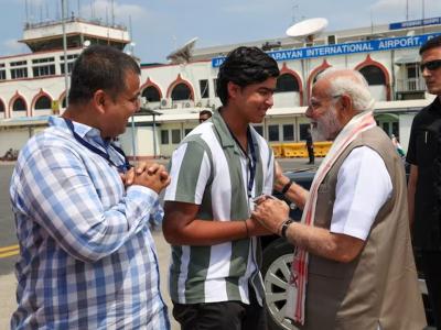 आयपीएल गाजवणाऱ्या वैभव सूर्यवंशीने घेतली पंतप्रधान नरेंद्र मोदींची भेट, नमस्कार करत घेतला आशीर्वाद