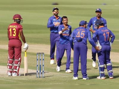 IND vs WI, 1st ODI Live Updates : विराट कोहलीनं DRS घेण्यासाठी रोहित शर्माला राजी केले अन्...; BCCIनं पोस्ट केला दोघांमधील संभाषणाचा Video 