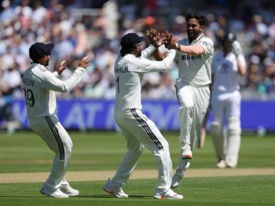 "नितीश कुमार नाम सुनके फ्लावर समझे क्या; फ्लावर नहीं फायर है..." दोन्ही सलामीवीरांना धाडलं तंबूत