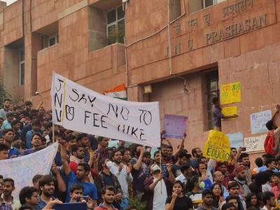 जेएनयूमधील घोषणाबाजी - Marathi News | जेएनयूमधील घोषणाबाजी | Latest national Photos at Lokmat.com जेएनयूमधील घोषणाबाजी - Marathi News | जेएनयूमधील घोषणाबाजी | Latest national Photos at Lokmat.com