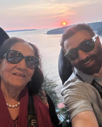 Sunny Deol shared beautiful pictures with mother Prakash Kaur | www ...