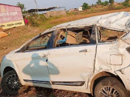 A person has been killed in an accident where a car overturned while saving a school girl crossing the road | रस्ता ओलांडणाऱ्या शाळकरी मुलीला वाचवताना कार उलटली, एक ठार; आठजण गंभीर जखमी