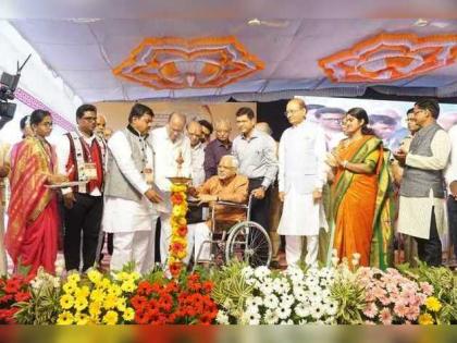 Editorial on 93 Marathi Sahitya Sammelan | हिटलरशाही प्रवृत्तीविरुद्ध उभे राहण्याचे बळ गमावले की, संमेलनाचेही सोहळे होतात.