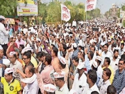  The employees have told the government that if a satisfactory solution is not found by the committee, they will again protest in a severe form | ...तर तीन महिन्यांनी आम्ही पुन्हा येवू; संपकरी कर्मचाऱ्यांचा सरकारला इशारा