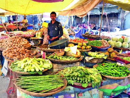 Due to the reduction of arrivals, the main part of the fruit is crispy | आवक घटल्याने फळभाज्या कडाडलेल्याच