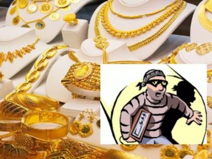 Lakhs of jewelery are all wrapped in sugar powder | साखरपुड्यातून सव्वापाच लाखांचे दागिने लपांस Lakhs of jewelery are all wrapped in sugar powder | साखरपुड्यातून सव्वापाच लाखांचे दागिने लपांस