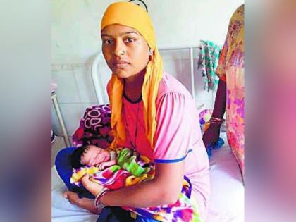 The name of the village named 'flood baby' is the name of the child born in the village of jalandhar flood. | महापूराच्या पाण्यात अडकलं गाव, जन्मलेल्या मुलाचं आई-वडिलांनी ठेवलं 'हे' नाव 