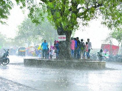 Heavy rain with Aurangabad wind storm | औरंगाबादेत वादळी वाऱ्यासह जोरदार पाऊस